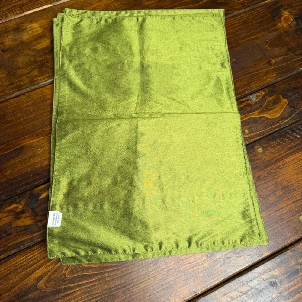 N/A earthy satiny